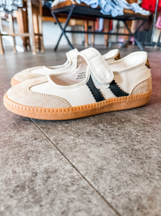 Corkys Calm Down Sneaker Sand Combo